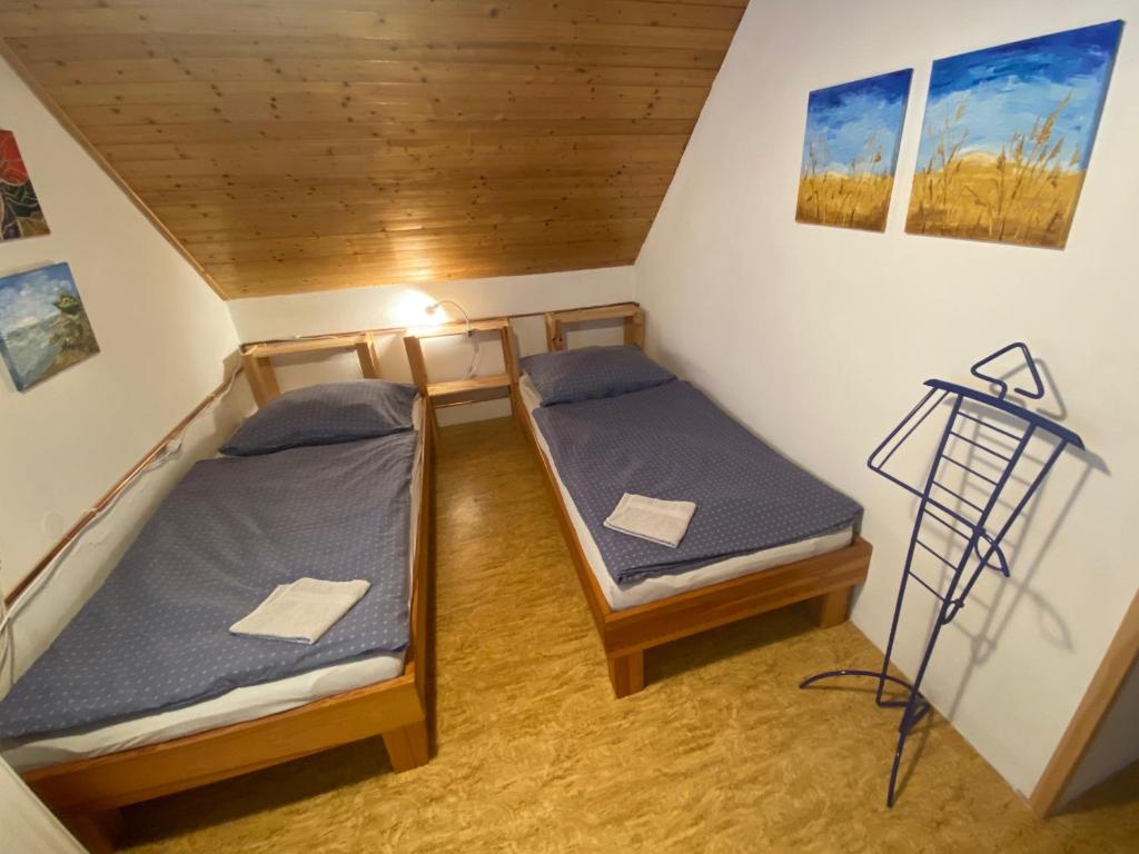 Postel nebo postele na pokoji v ubytování Ubytko Ivko