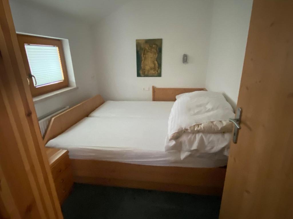Postel nebo postele na pokoji v ubytování Golf & Skipension Krug