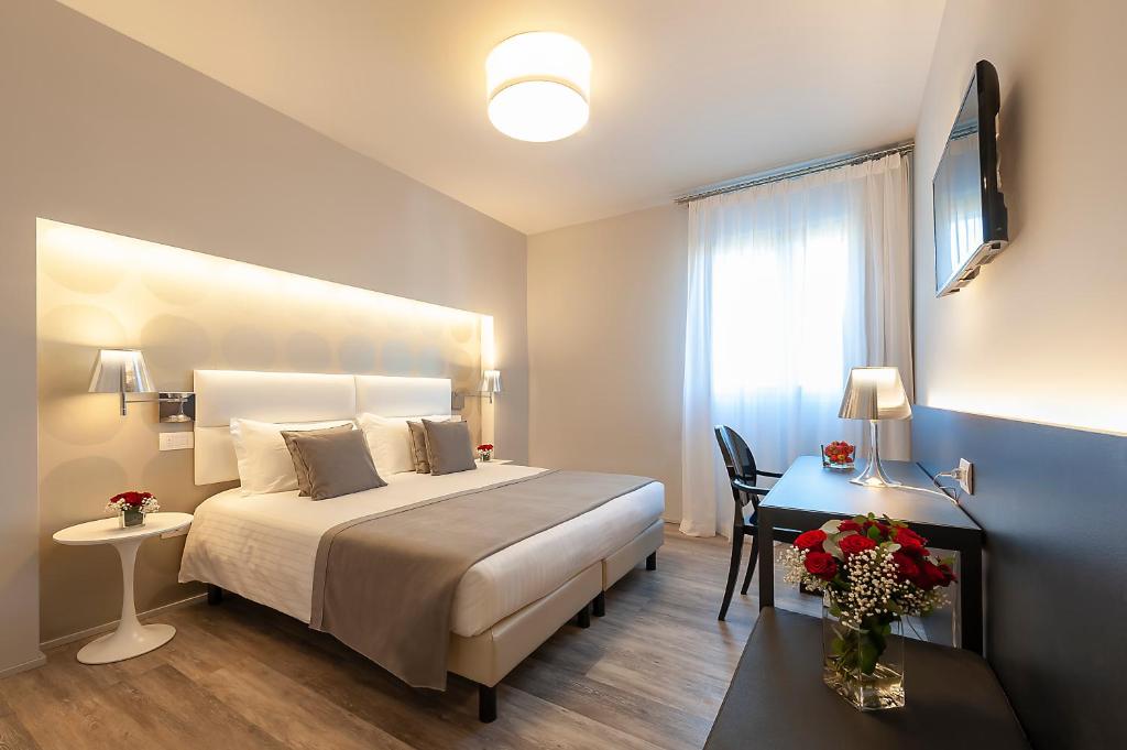 Postel nebo postele na pokoji v ubytování Hotel Monte Meraviglia