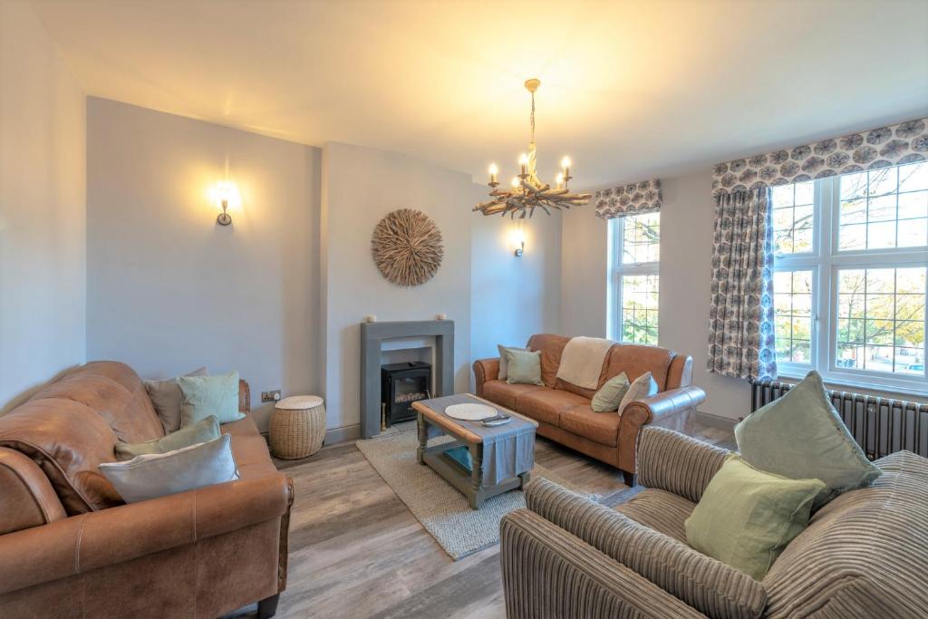 Seaside Breaks stylish, splitlevel apartment in Meads village, Old Town (updated prices 2024)