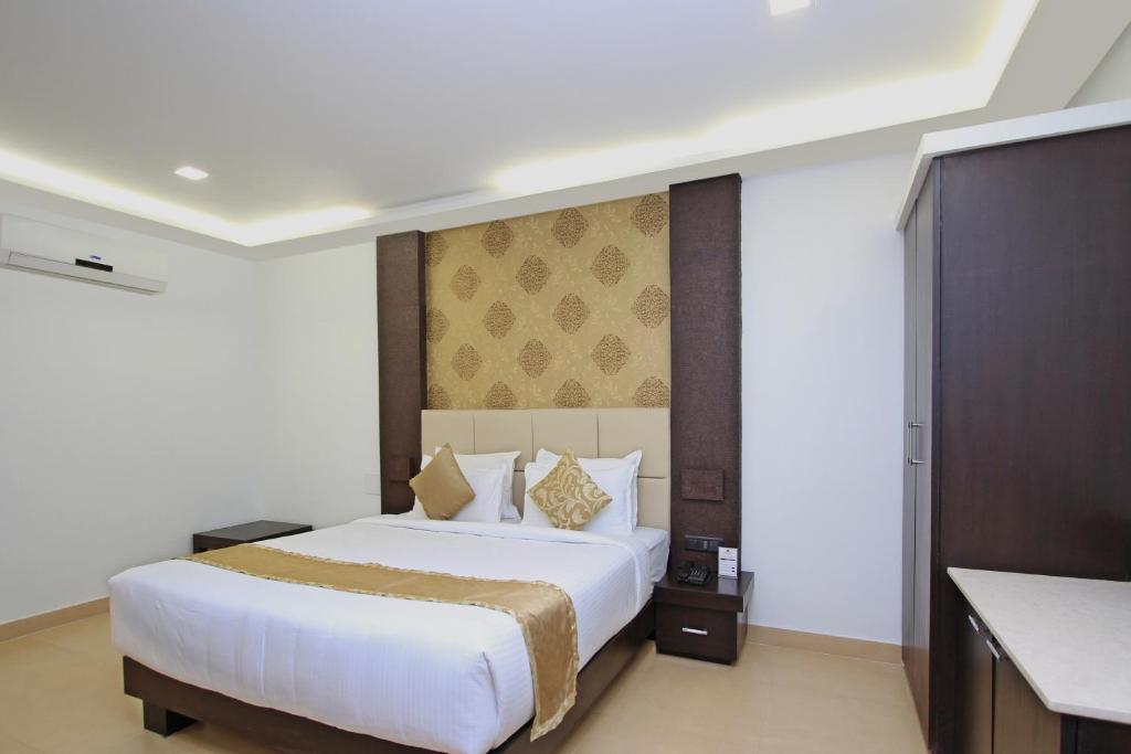 Postel nebo postele na pokoji v ubytování Ambaari hotel