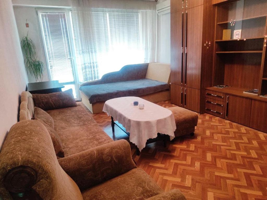 een woonkamer met een bank en een tafel bij Apartment next to the center NO TV NO WI FI in Pazardzhik