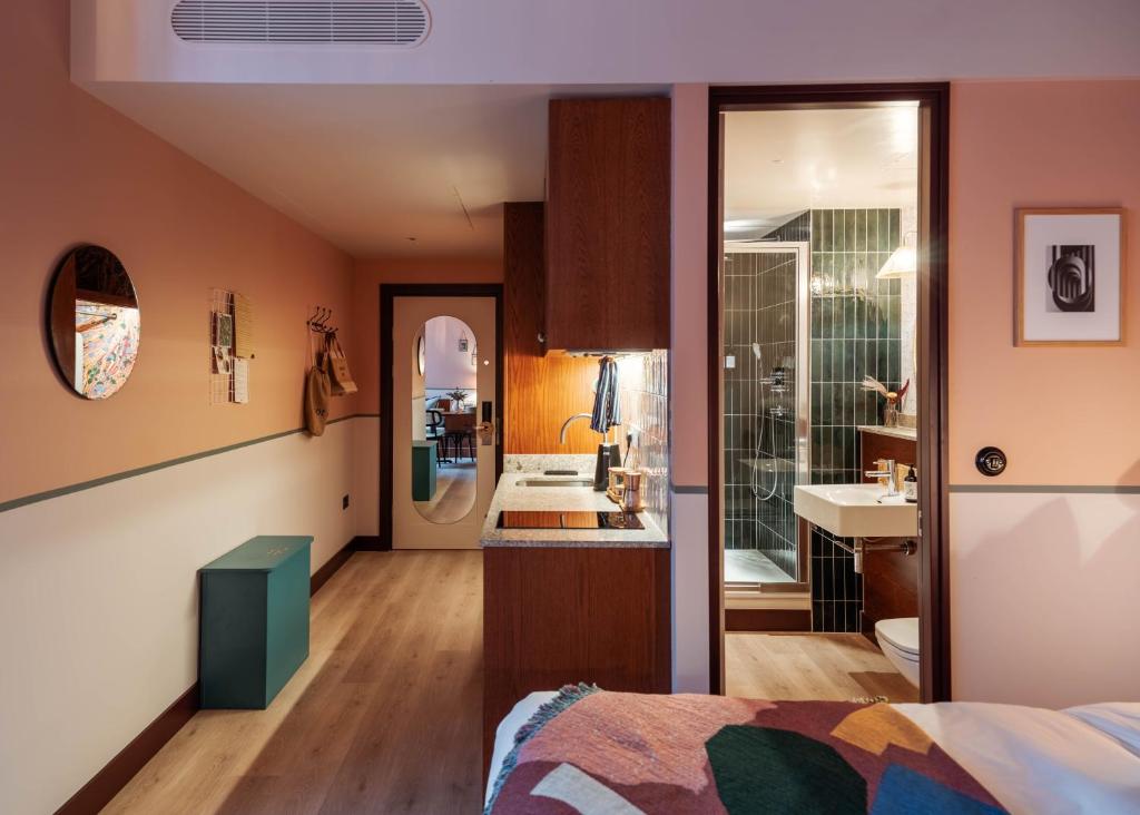 Koupelna v ubytování room2 London Chiswick Hometel