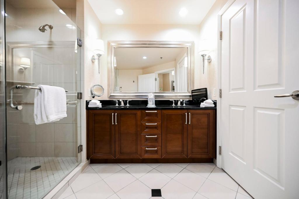 StripViewSuites at Signature - Studio - Las Vegas Strip View