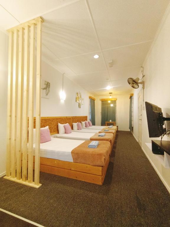 Postel nebo postele na pokoji v ubytování Bayu Senja Lodge