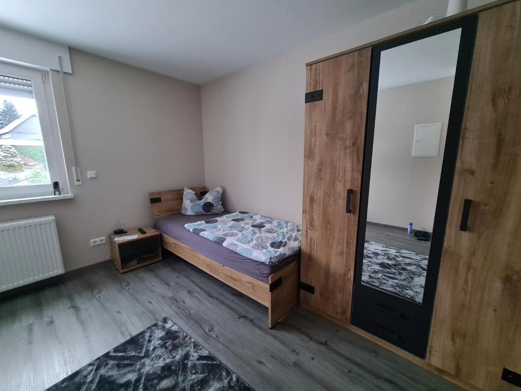 Postel nebo postele na pokoji v ubytování Pension Im Wiesengrund Steinau Marborn