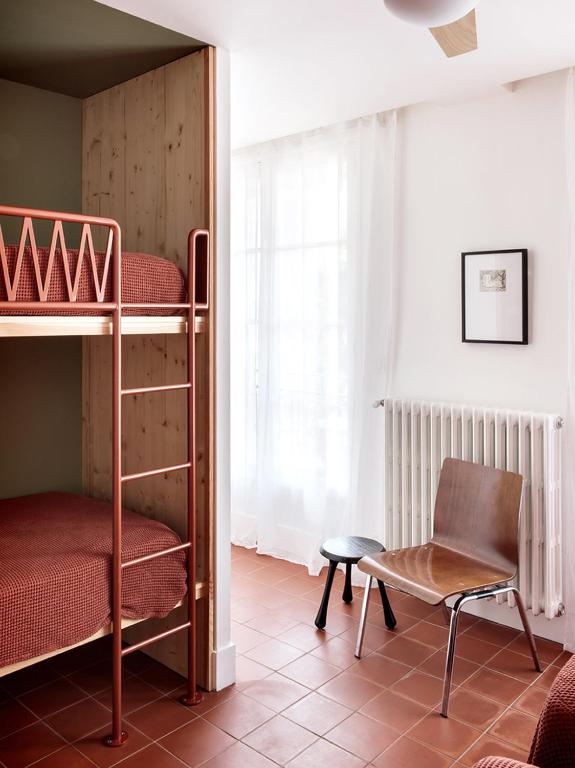 Postel nebo postele na pokoji v ubytování Hôtel Voltaire