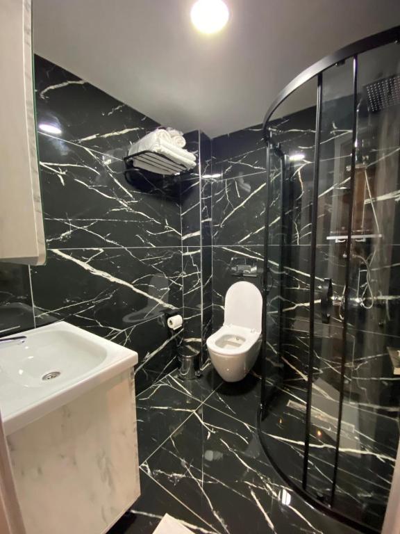 A bathroom at Hotel Blue Ottoman