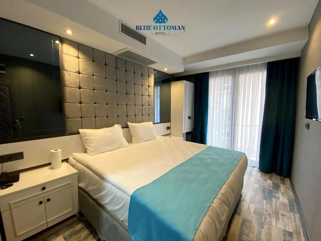 A bed or beds in a room at Hotel Blue Ottoman