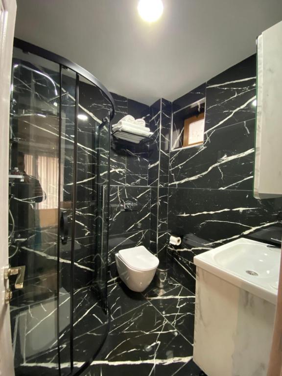 A bathroom at Hotel Blue Ottoman