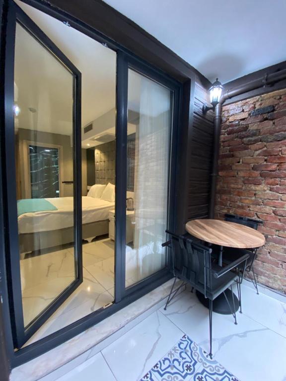 A bed or beds in a room at Hotel Blue Ottoman
