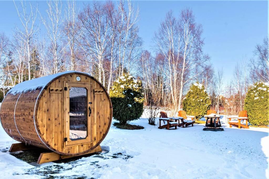 Spa, sauna et foyer : Le Phare de Baie-Saint-Paul взимку