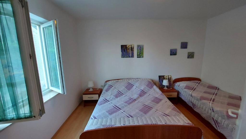 Posteľ alebo postele v izbe v ubytovaní APARTMANI BAN