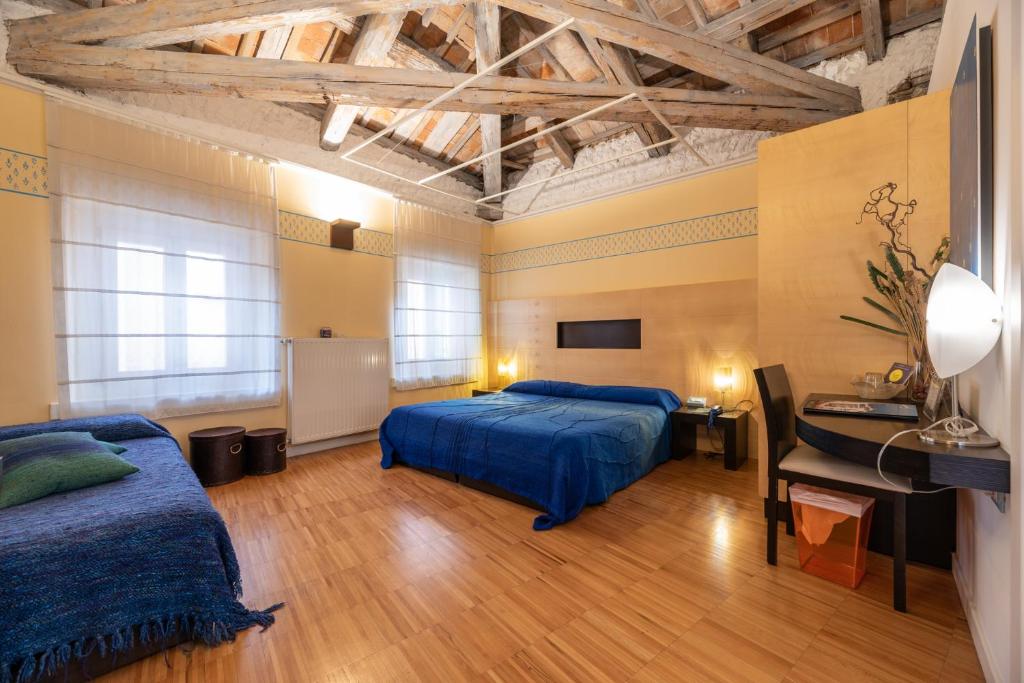 Postel nebo postele na pokoji v ubytování Hotel Suite Inn
