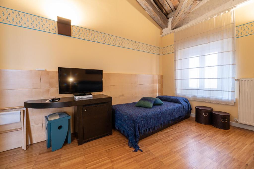TV a/nebo společenská místnost v ubytování Hotel Suite Inn