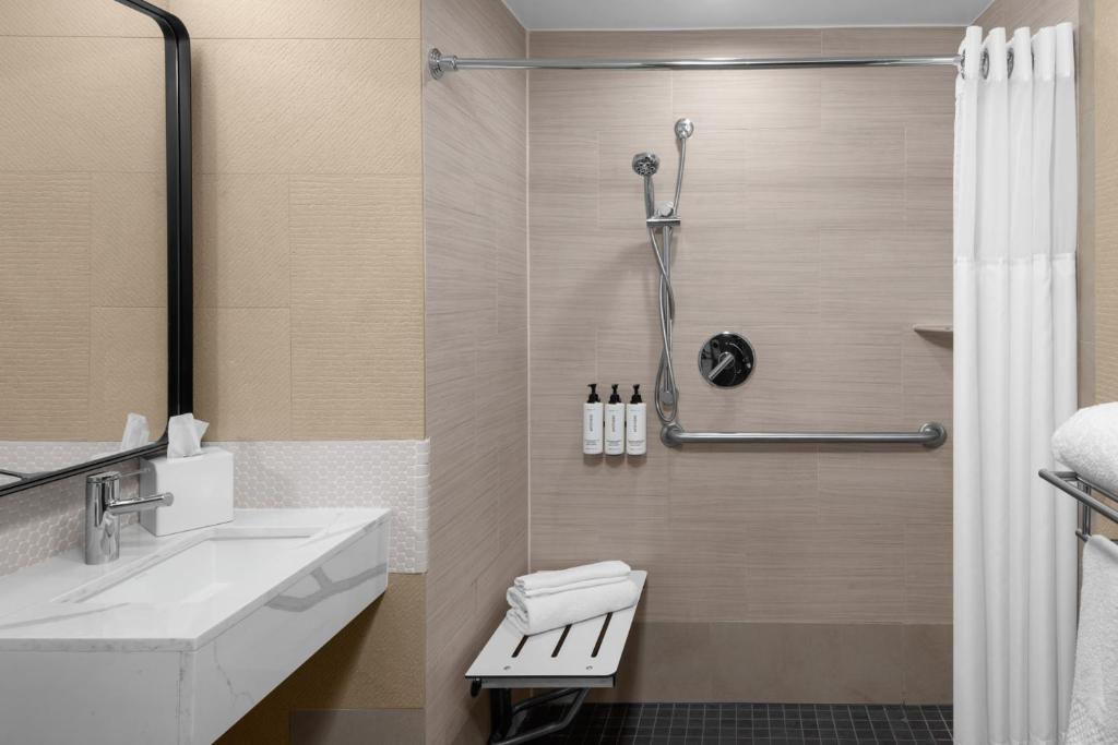Un baño de voco Times Square South New York by IHG