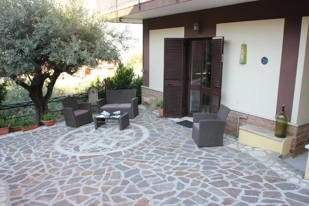 Κήπος έξω από το B&B IL FEUDO
