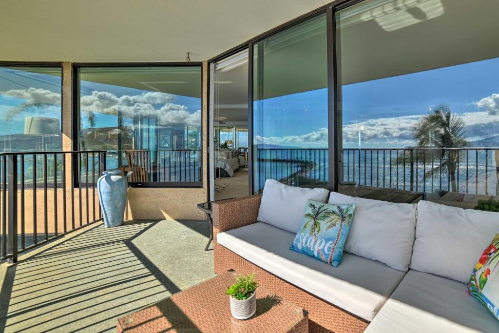 Balkón nebo terasa v ubytování Luxurious Maui Getaway with Panoramic Ocean Views!