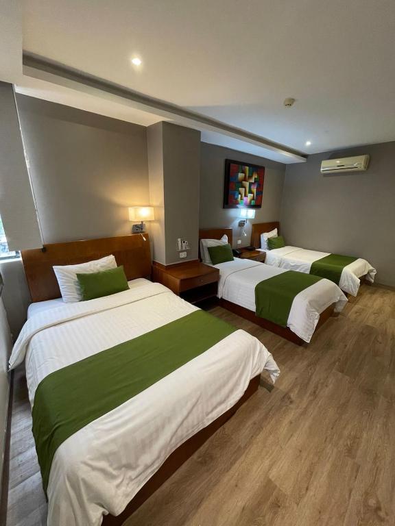 Postel nebo postele na pokoji v ubytování Hotel Plaza Monte Carlo