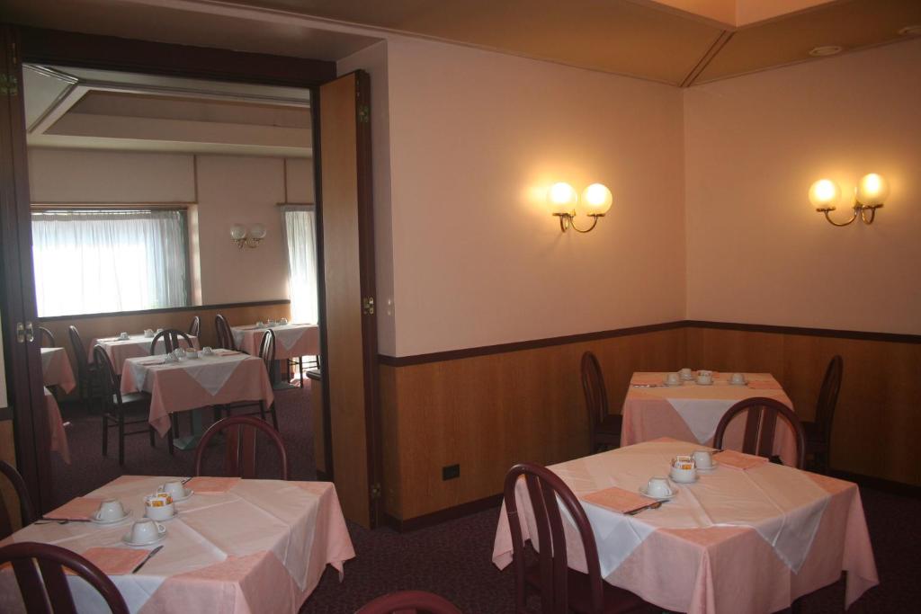 Restaurace v ubytování Albert Hotel