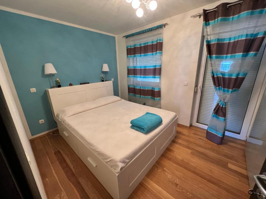 Posteľ alebo postele v izbe v ubytovaní Panoramic apartment sea view and pool Opatija
