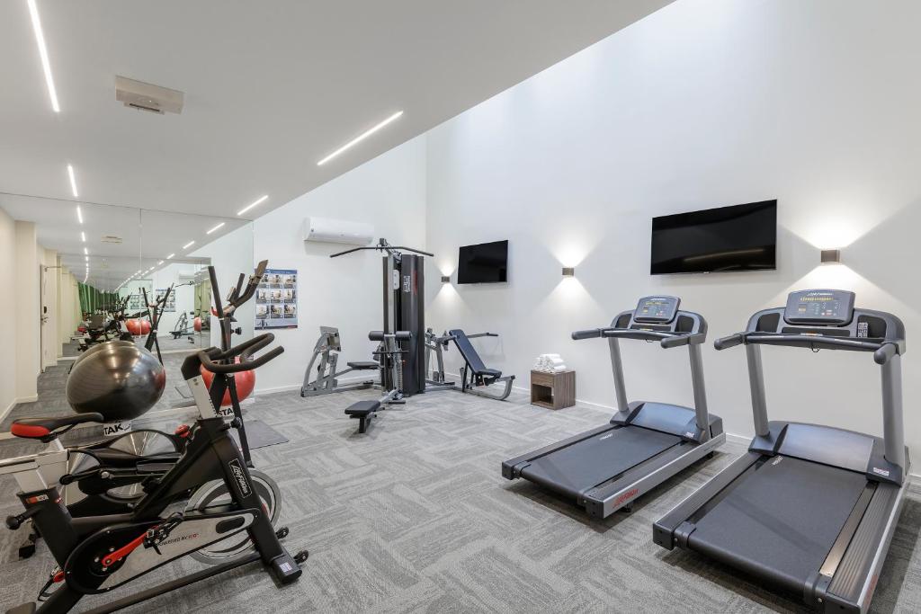 Fitness centrum a/nebo fitness zařízení v ubytování Brady Apartment Hotel Hardware Lane