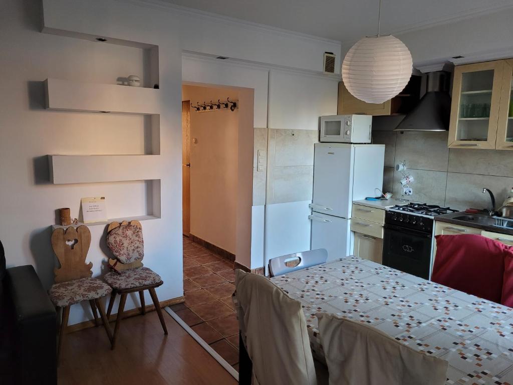 Kuchnia lub aneks kuchenny w obiekcie Apartament Cichy i Wygodny