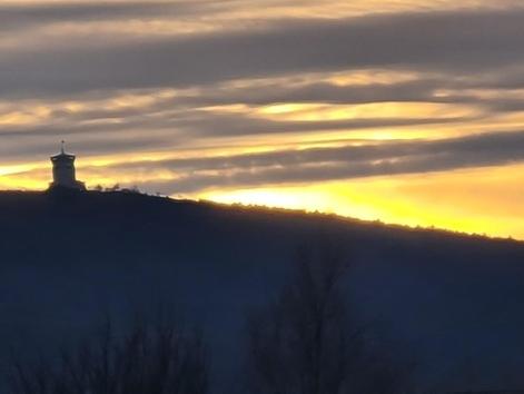 Východ nebo západ slunce při pohledu z bed and breakfast nebo okolí