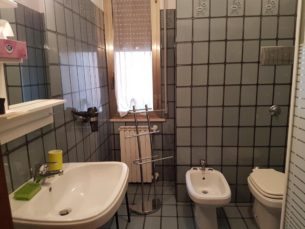 a small bathroom with a sink and a toilet at B&B Monté in Montesilvano
