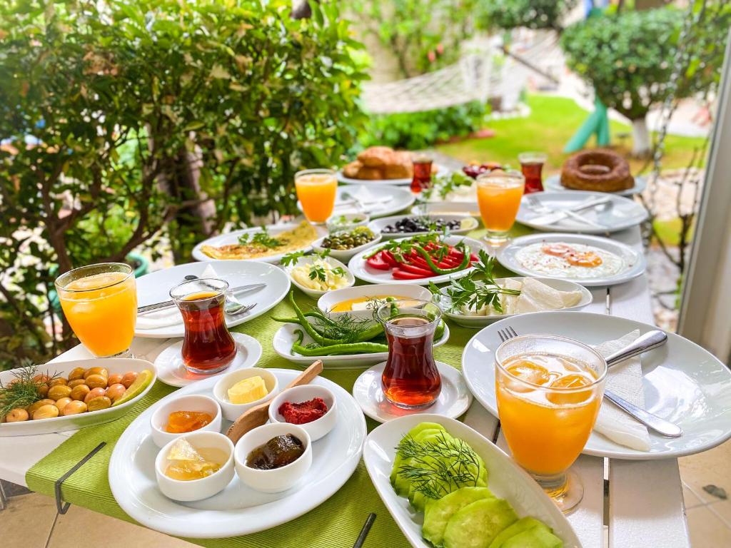 Možnosti snídaně pro hosty v ubytování Alacati Kayezta Hotel