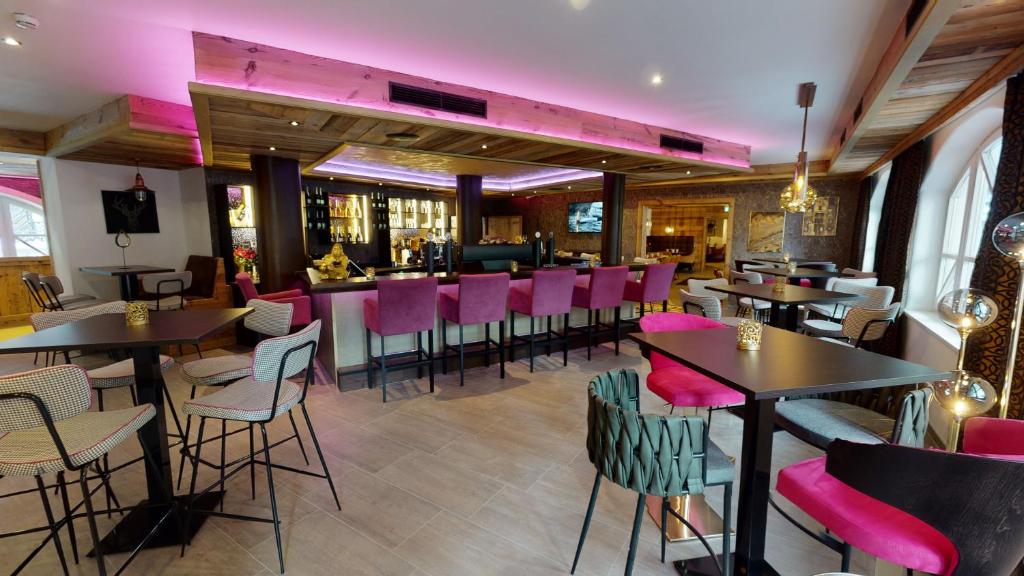 Reštaurácia alebo iné gastronomické zariadenie v ubytovaní Hotel Panther'A