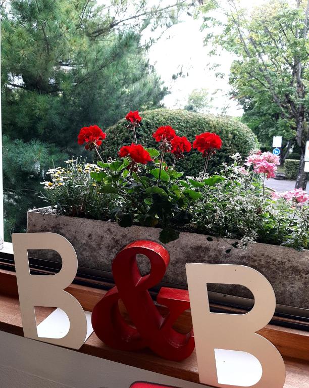 Aed väljaspool majutusasutust B&B Kalimera Pratteln