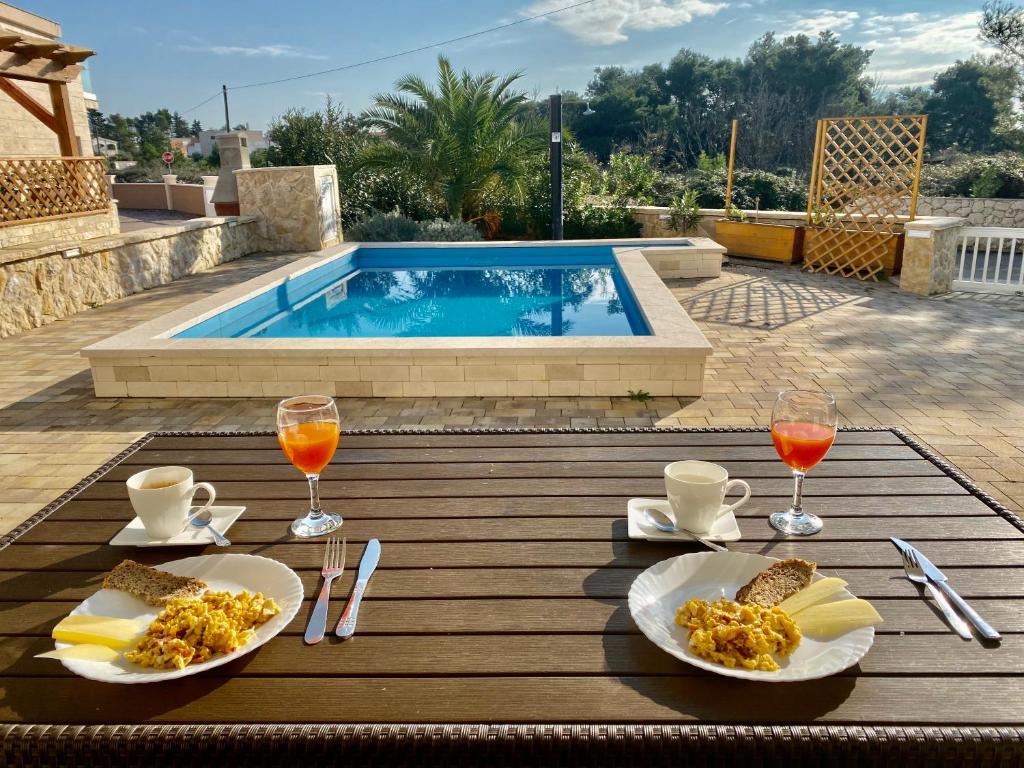 Bazén v ubytovaní Villa ISLAND VIR with pool alebo v jeho blízkosti