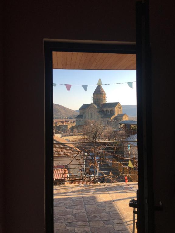 Nespecifikovaný výhled na hory nebo výhled na hory při pohledu z hotelu