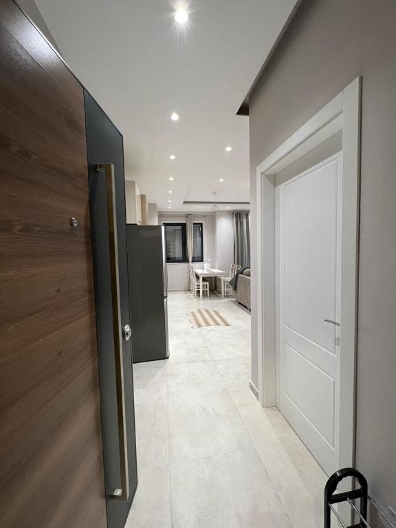 090 Apartments - Image 6