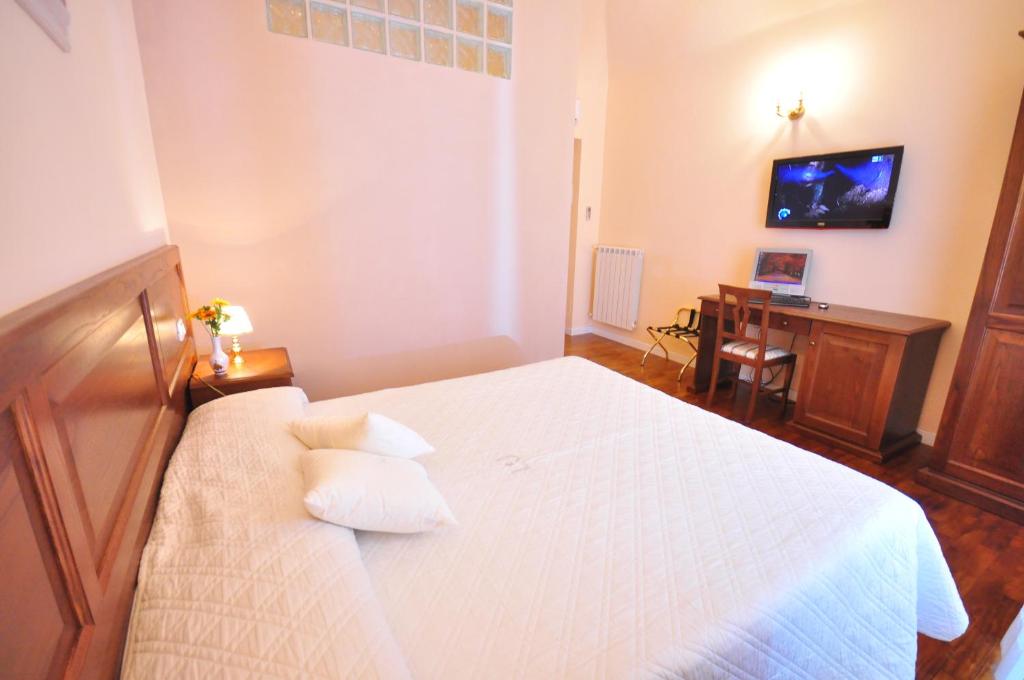 A bed or beds in a room at Relais Cavour