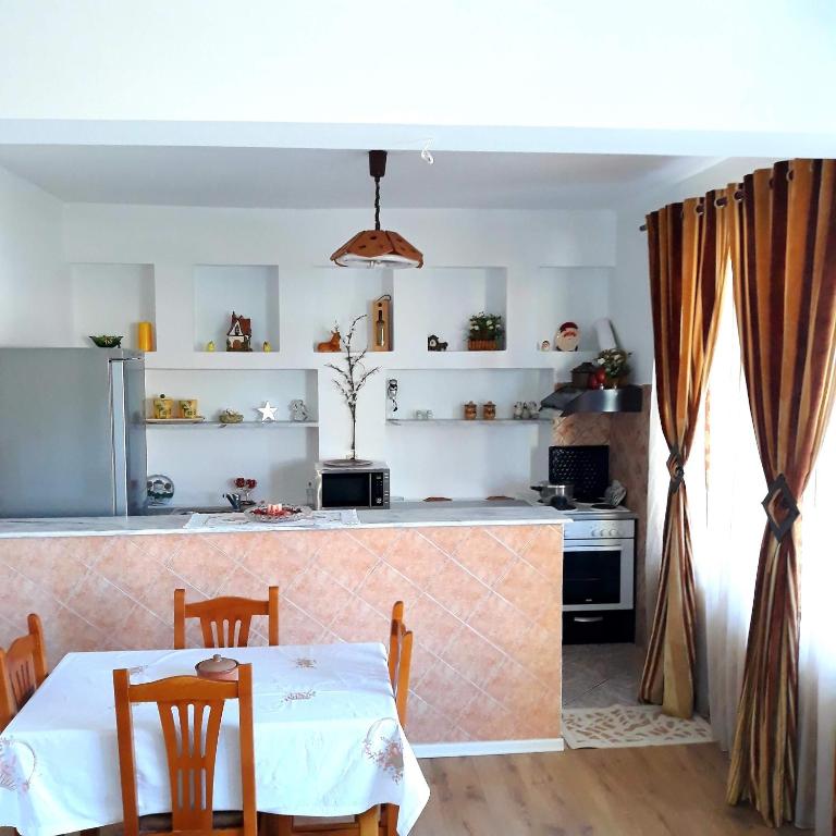 Familiar Apartments!Near the Beach & Butrinti Lake! - Image 4