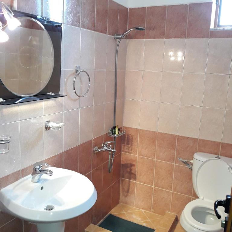 Familiar Apartments!Near the Beach & Butrinti Lake! - Image 3