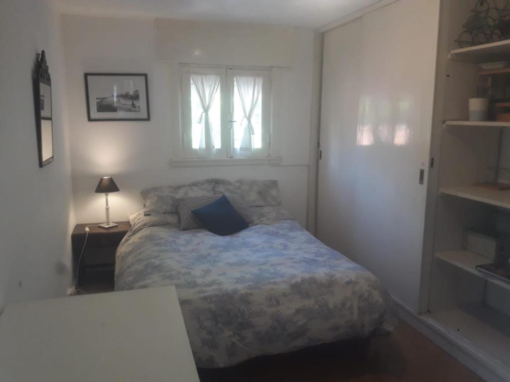 Cama o camas de una habitación en PH en Guemes con cochera