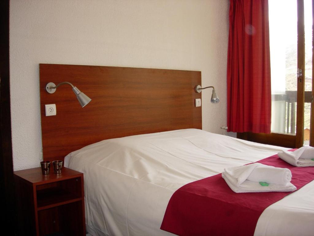 Postel nebo postele na pokoji v ubytování Hotel Chalet du Crey