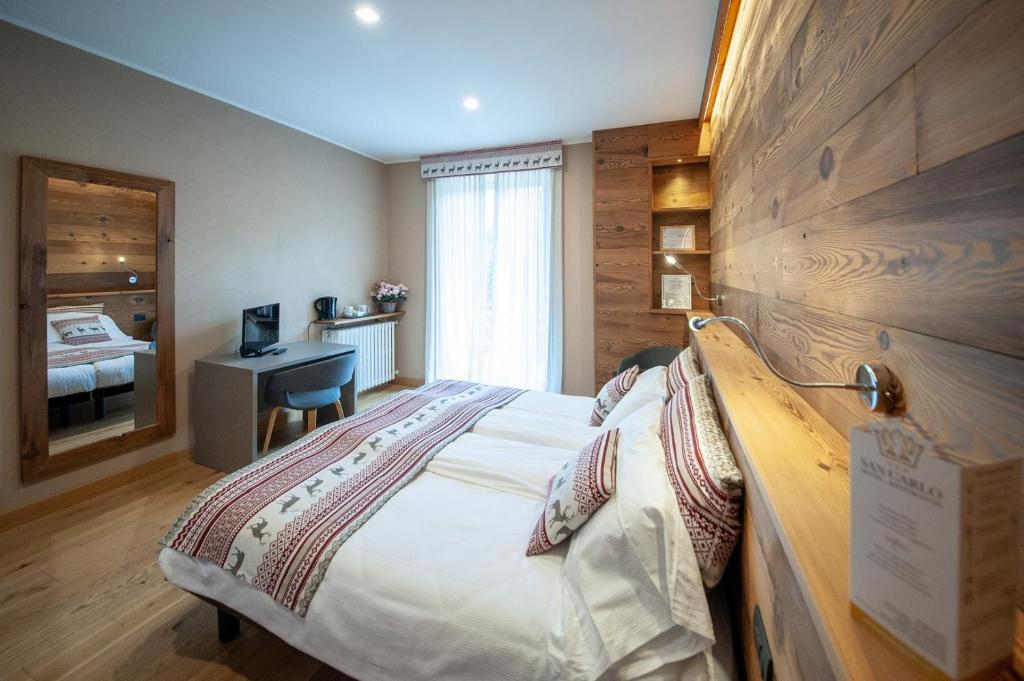 Postel nebo postele na pokoji v ubytování Albergo San Carlo