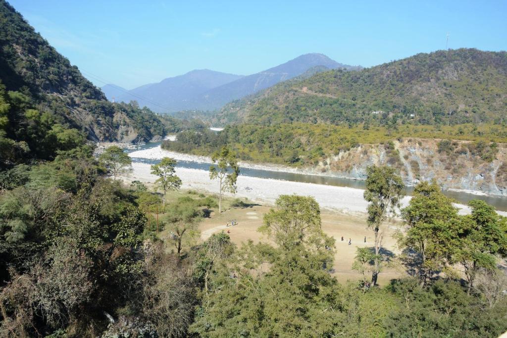 Shivalik Riverine Homestay and hotel - Sala Familiar Con Balcón