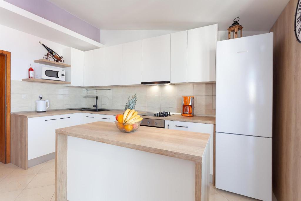 Kuchyňa alebo kuchynka v ubytovaní Apartman Prlić 3