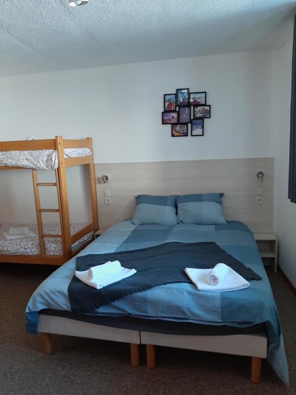 Postel nebo postele na pokoji v ubytování Hotel Chalet du Crey