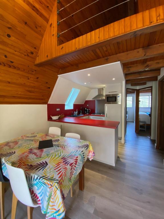 Kuchyň nebo kuchyňský kout v ubytování Hotel Le Chalet