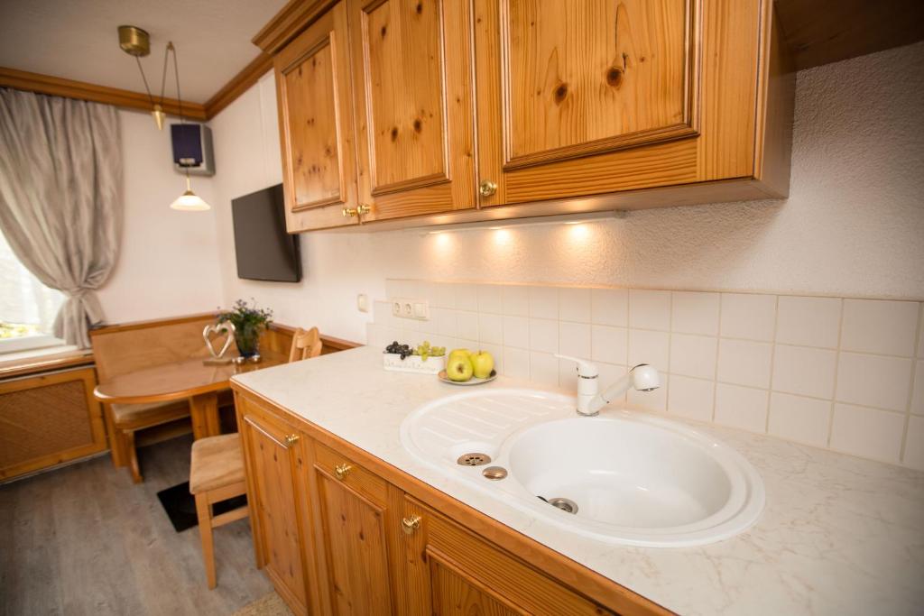 Kuchyň nebo kuchyňský kout v ubytování Pension Knoll