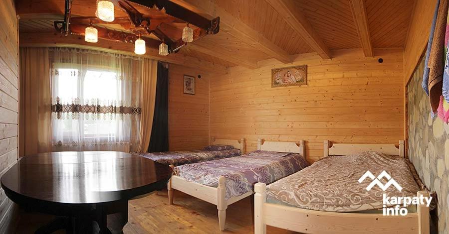Ένα ή περισσότερα κρεβάτια σε δωμάτιο στο Karpatskyi Teremok