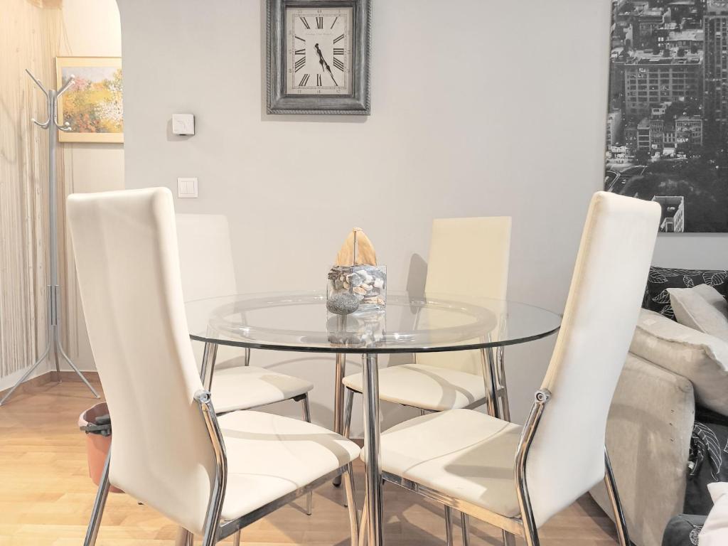 Posedenie v ubytovaní CASA MYRlAM Marousi -View & Private Parking-