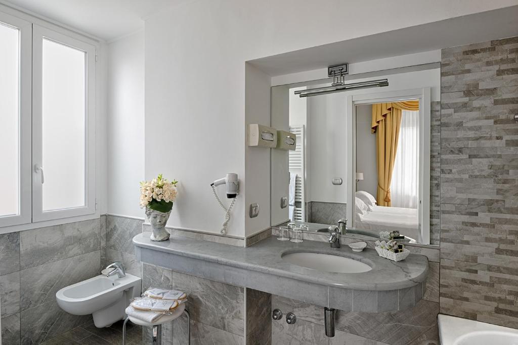 Koupelna v ubytování Hotel Paradiso