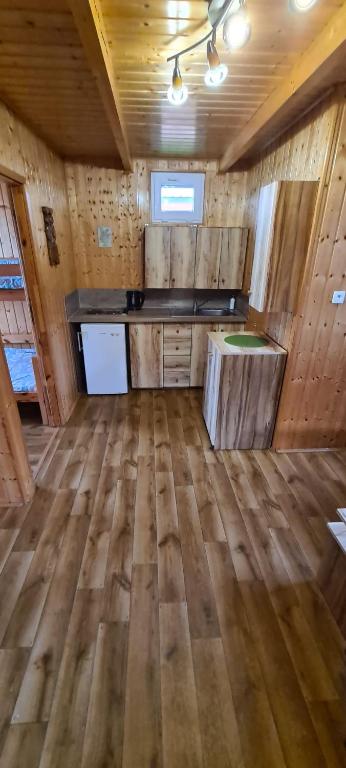 Kuchyňa alebo kuchynka v ubytovaní Zielony Gaj